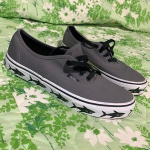 VANS Classic Grey Retro Lace-up Sneaker Grey Skate Shoes with Shark Print Cool